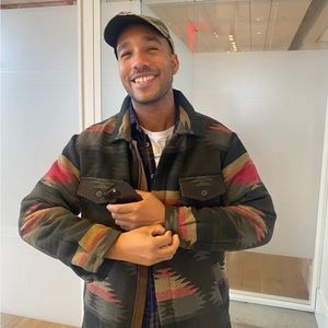 Banana Republic Archive Geographic Shirt Jacket. Men’s size Large (Tall).